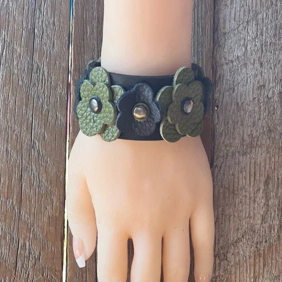 Leather Bracelet with Black and Green Flowers - Katze Boutique