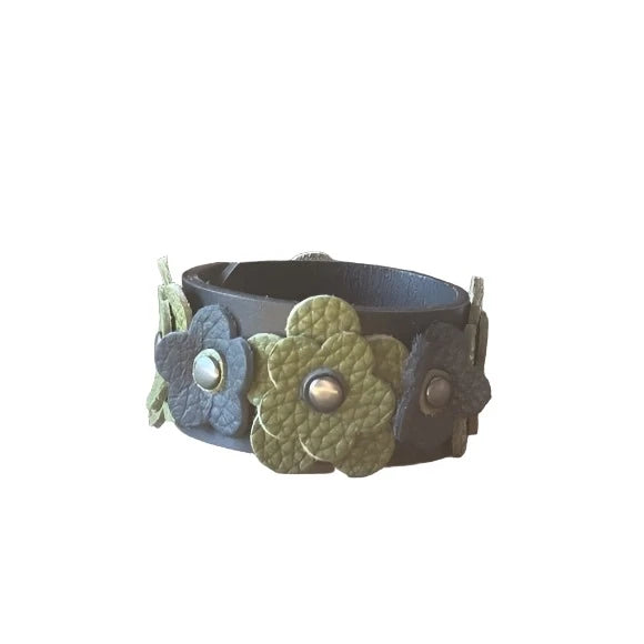 Leather Bracelet with Black and Green Flowers - Katze Boutique