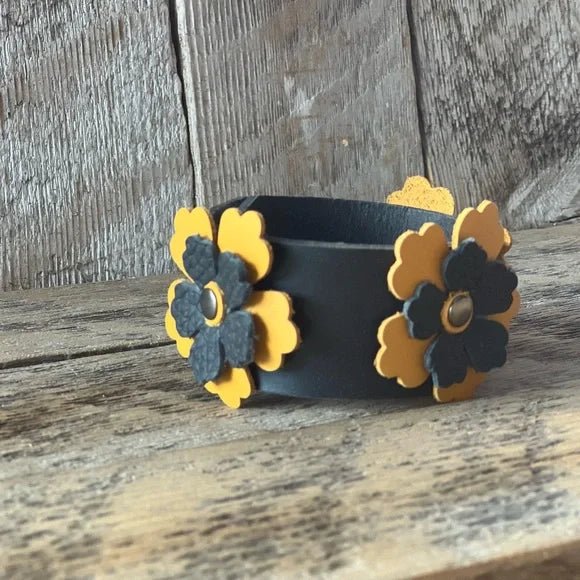 Leather Bracelet with Black and Green Flowers - Katze Boutique