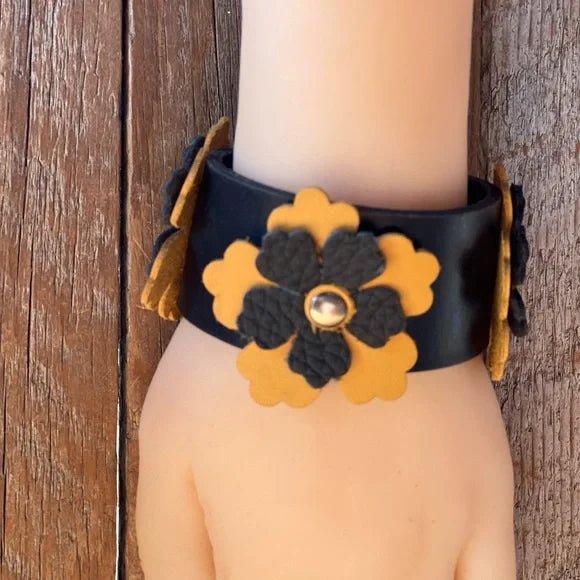 Leather Bracelet with Black and Green Flowers - Katze Boutique